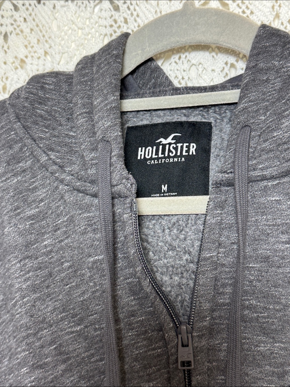 Hollister Men's Charcoal Gray Zip-Up Hoodie with Sleeve Logo - Picture 2 of 7